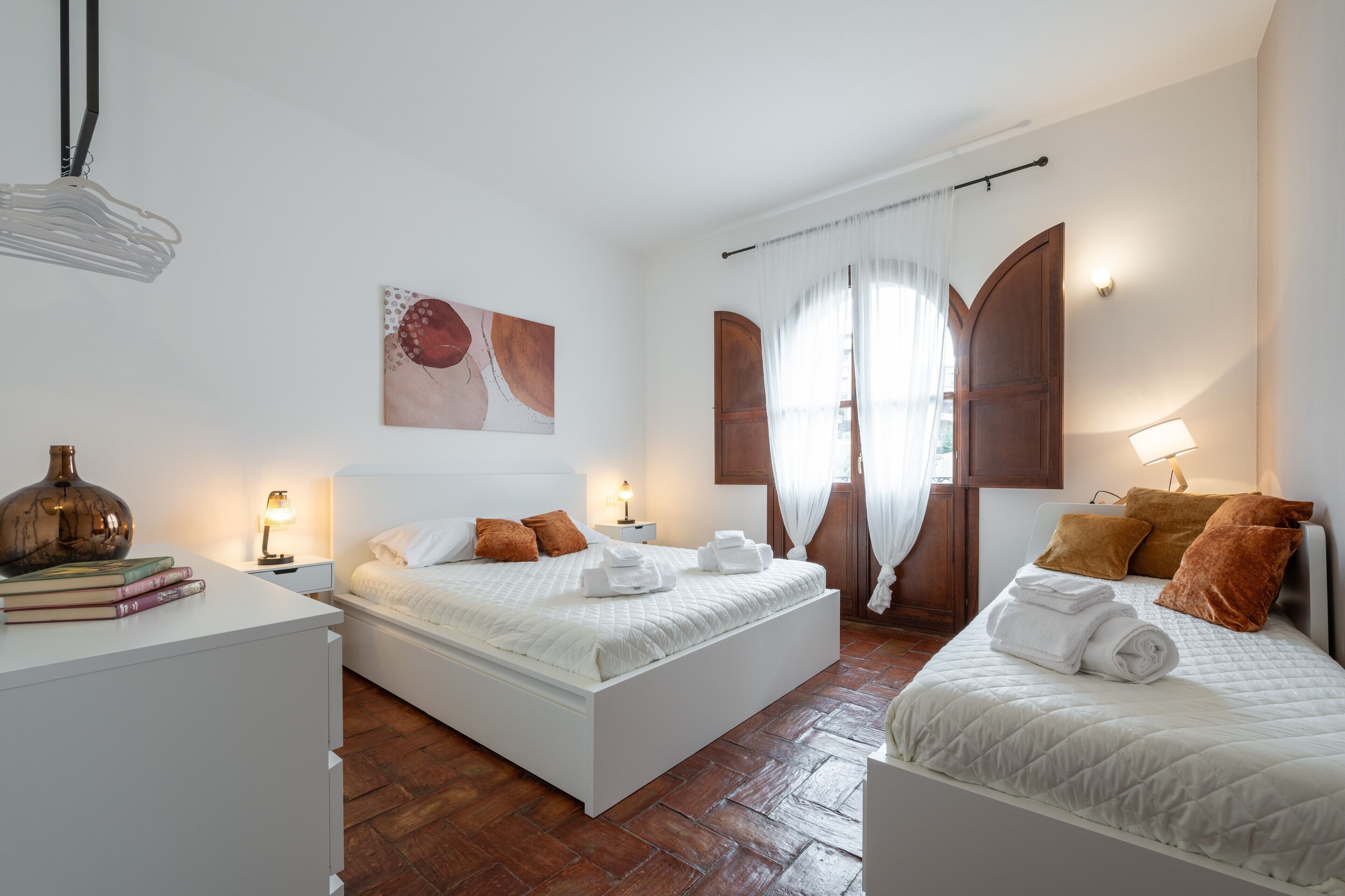 2 makuuhuonetta, silitysrauta/-lauta, ilmainen Wi-Fi, vuodevaatteet