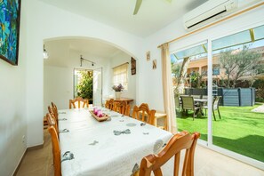 Dining - Holiday Home 'Ca Na Clar' with Sea View, Wi-Fi and Air Conditioning (Sa Ràpita)