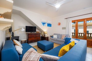 Fireplace - Holiday Home 'Ca Na Clar' with Sea View, Wi-Fi and Air Conditioning (Sa Ràpita)