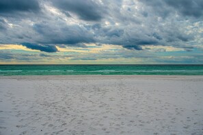 Beach towels - New Construction -Private Beach Access-2 Com Pools-Pickleball/Tennis (Santa Rosa Beach)