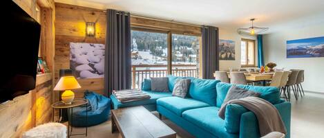 TV, fireplace, DVD player, stereo