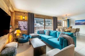 TV, fireplace, DVD player, stereo - 'Chalet Pramaria - Apt L'Arcelle' with Mountain View, Wi-Fi and Air Conditioning (Lanslebourg Mont Cenis)