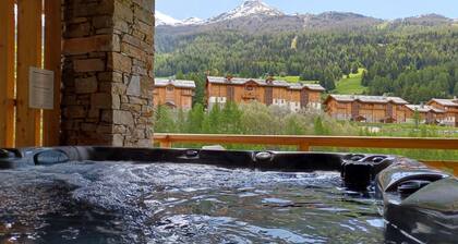 'Chalet Pramaria - Apt L'Arcelle' with Mountain View, Wi-Fi and Air Conditioning