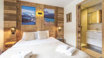 5 bedrooms, iron/ironing board, free WiFi, bed sheets