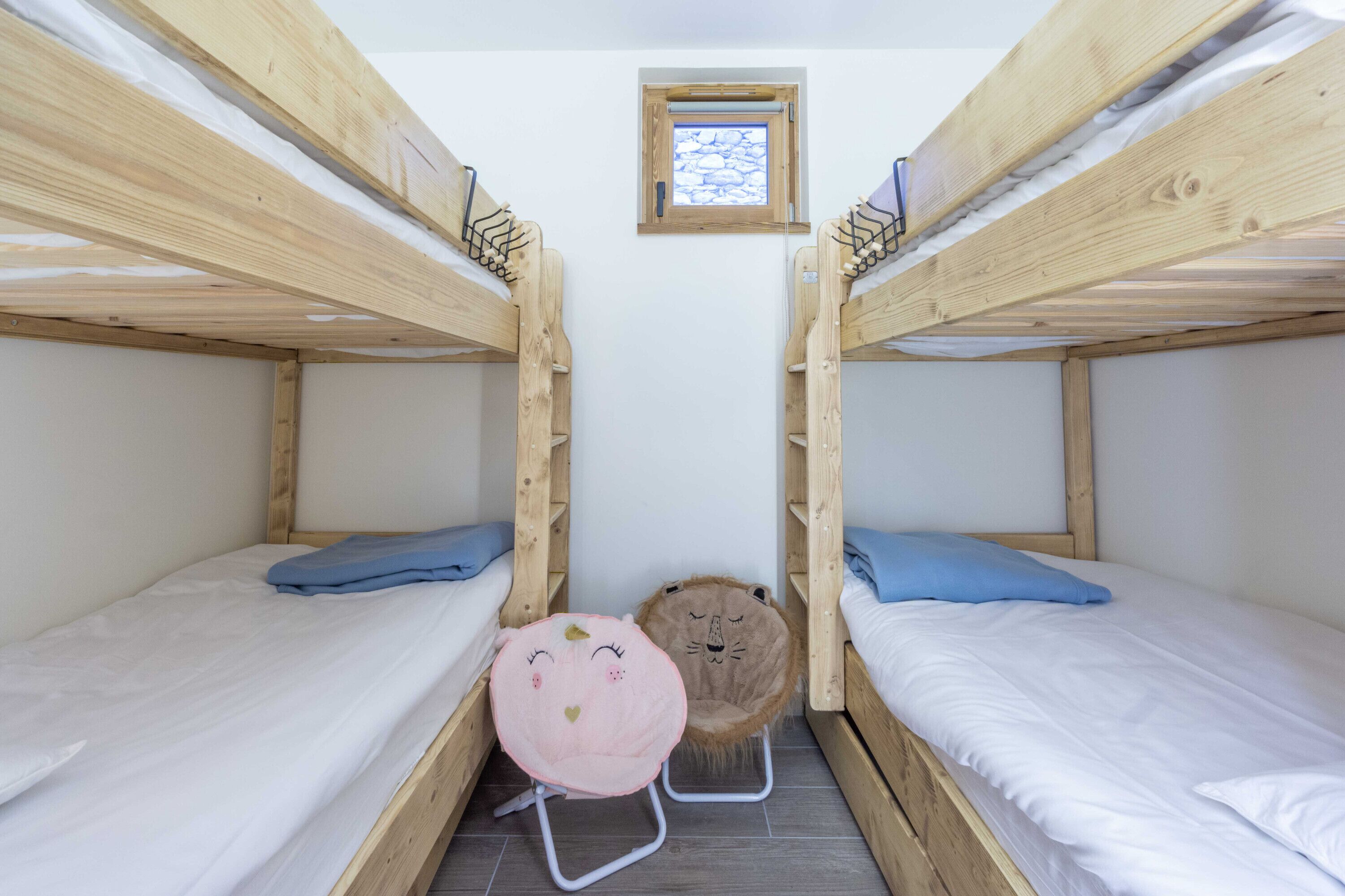 5 dormitorios, tabla de planchar con plancha, wifi gratis y ropa de cama