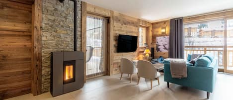 TV, fireplace, DVD player, stereo
