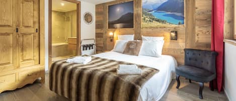 5 bedrooms, iron/ironing board, free WiFi, bed sheets