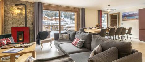 TV, fireplace, streaming services, stereo