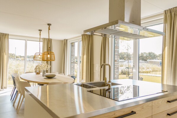 Fridge, oven, dishwasher, coffee/tea maker - Optoog XL (Callantsoog)