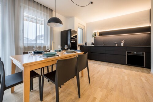 Ferienwohnung "Avia Living" mit Bergblick, Balkonen und WLAN