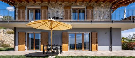 屋外ダイニングエリア