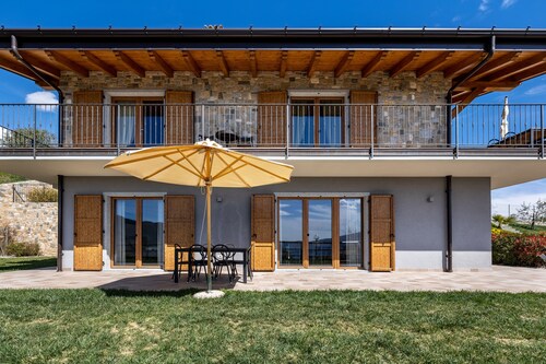 Apartment 'Bocca Nevese Abete' with Lake View, Private Terrace and Wi-Fi