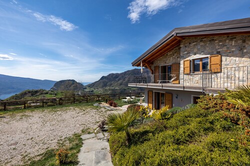 Ferienwohnung 'Bocca Nevese Abete' mit Seeblick, privater Terrasse und WLAN