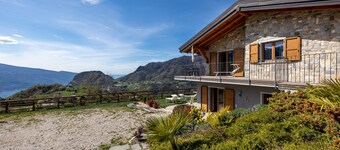 Apartment 'Bocca Nevese Abete' with Lake View, Private Terrace and Wi-Fi