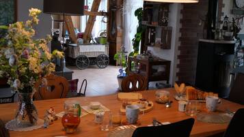 Free daily continental breakfast