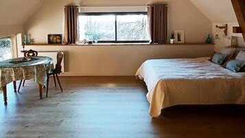 Romantic Double Room | Desk, laptop workspace, free WiFi