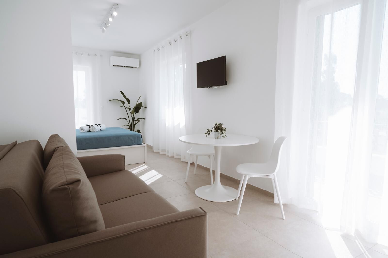 Apartment | Living area | Flat-screen TV