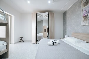 华丽四人房 | 高档床上用品、羽绒被、特色装修、特色家居