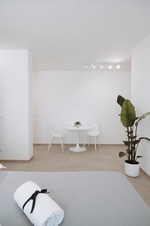 Apartamento | Ropa de cama de alta calidad, edredones de plumas, decoración individual