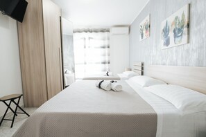 Triple Room | Premium bedding, down comforters, individually decorated - GIOEMA (Sabaudia)