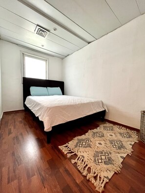 2 bedrooms, iron/ironing board, travel cot, WiFi - beautiful sea view apartment by Hilton beach (Tel Aviv-Yafo)