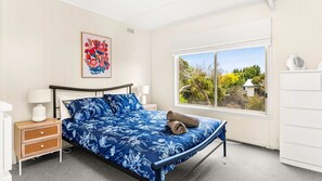 5 bedrooms, iron/ironing board, travel cot, Internet