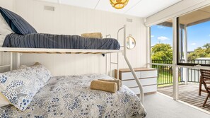 5 dormitorios, tabla de planchar con plancha, cuna de viaje y Internet