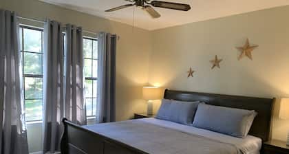 Cute home, great for MCRD families (entire home)