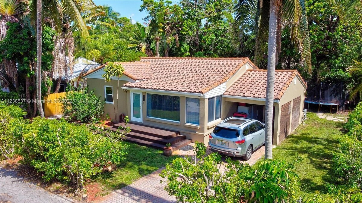 Exceptional Home 8 minutes from the Beach and all the Ft. Lauderdale Action!