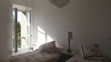 2 chambres, fer et planche à repasser, lit parapluie, Wi-Fi gratuit