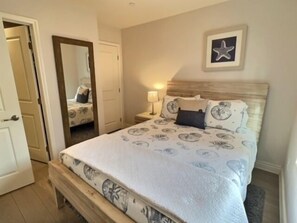3 bedrooms, iron/ironing board, travel cot, free WiFi - Frank's Pismo Beach House: Steps to Sand & Surf (Pismo Beach)