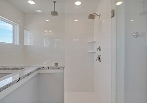 Bathtub, towels