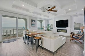 Smart TV, fireplace