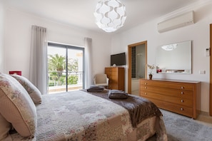 3 bedrooms, iron/ironing board, free WiFi, bed sheets - 3 bedroom apartment in Porto de mós, Lagos close to the beach (Lagos)
