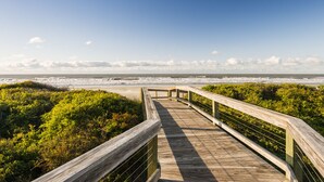 A wooden boardwalk leading to a beach with ocean views. - Oceanfront 3BR/3Bath Premier Penthouse in the heart of Kiawah (Kiawah Island)