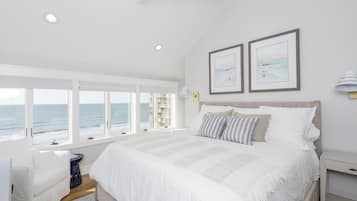 3 sovrum, vÀrdeförvaringsskÄp pÄ rummet, skrivbord och resesÀng