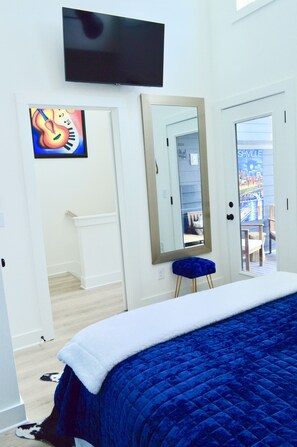 4 bedrooms, in-room safe, desk, iron/ironing board - Bougie Broadway East Nashville: New 4 bedroom spacious townhouse (Nashville)