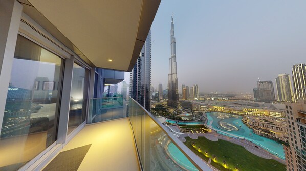 Family Apartment | Balcony - SuperHost - Family-Size Apartment With Full Burj Khalifa View (Dubai)