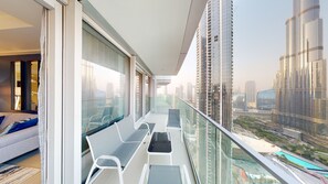 Family Apartment | Balcony - SuperHost - Family-Size Apartment With Full Burj Khalifa View (Dubai)