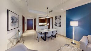 Family Apartment | In-room dining - SuperHost - Family-Size Apartment With Full Burj Khalifa View (Dubai)