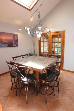 Dining - 101 Strawberry Way-Nightly rental in the heart of Rehoboth Beach! (Rehoboth)