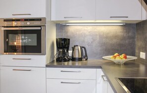 Kühlschrank, Mikrowelle, Geschirrspüler