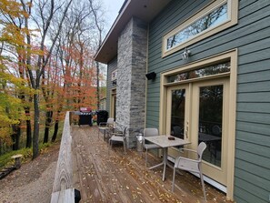 Outdoor dining -  2 bd 2bth, Thomas, WV, near Canaan and Davis, WV skiing, trails, State Parks  (Thomas)