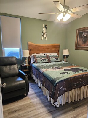 2 bedrooms, iron/ironing board, free WiFi, bed sheets -  2 bd 2bth, Thomas, WV, near Canaan and Davis, WV skiing, trails, State Parks  (Thomas)
