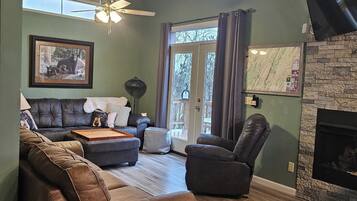 Smart-TV, peis og bøker