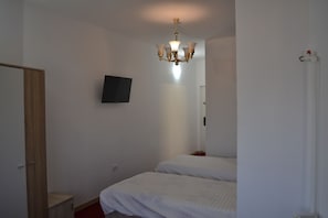Basic Single Room, 1 Twin Bed, Refrigerator, City View (Single Room) | Minibar, individually decorated, individually furnished, desk - Live Tulcea (Tulcea)