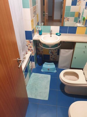 Asciugacapelli, bidet, asciugamani