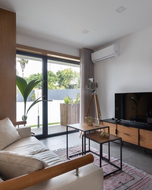 32-inch Smart TV with cable channels, TV, Netflix - Abraços dos Avós - Casas de Aldeia (Viana do Castelo)