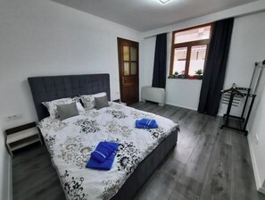 1 bedroom, WiFi, bed sheets - House Side by Side (BRASOV)