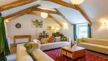 Cottage | 5 bedrooms, individually decorated, individually furnished, free WiFi